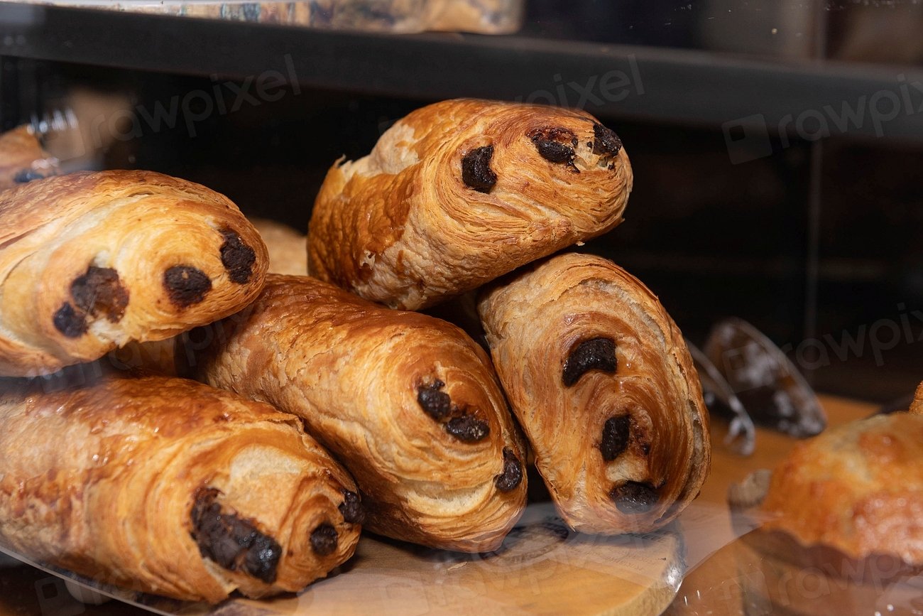 Bánh croissant sô-cô-la mới ra lò
