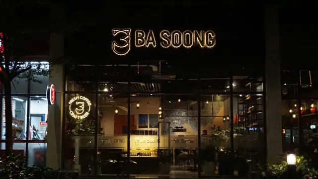 Ba Soong Coffee storefront at night, Building D, Masteri West Heights